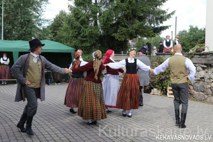Baloži